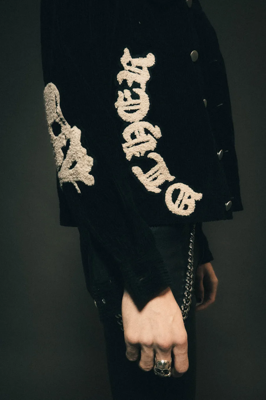 The Skull & Crossbones Patched Cord Trucker Jacket | Black